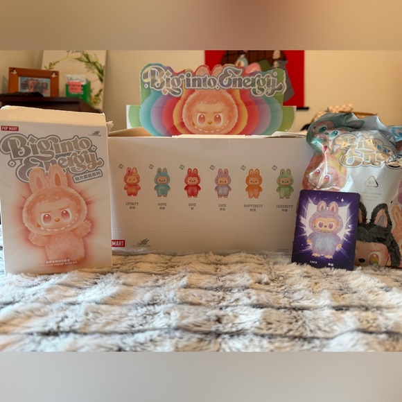 Pop Mart THE MONSTERS Big into Energy Series-Vinyl
Plush Pendant- Luck, open box - Picture 3 of 4